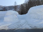 道路からのアプローチ(クリックすると拡大されます)